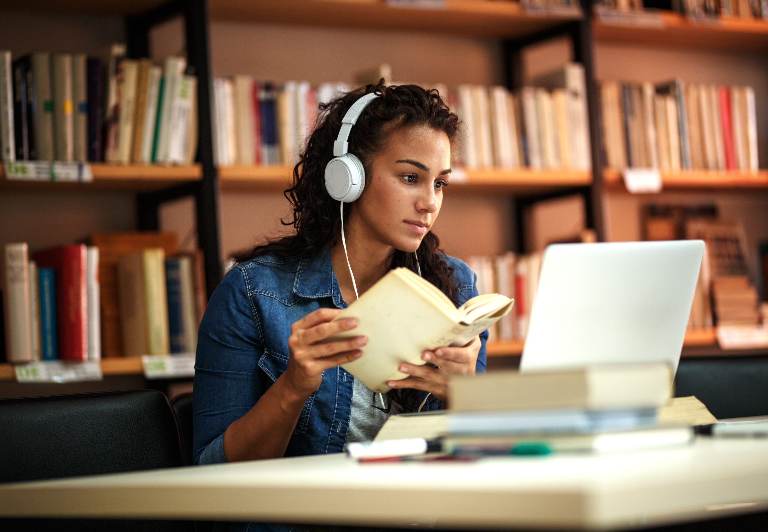 Student listening to an audiobook